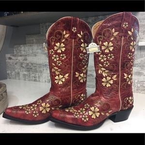 NWT Embroidered Red Shyanne Cowboy Boots